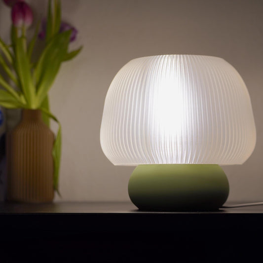 Tischlampe Mylo | Minimalistische Nachttischlampe im skandinavischen Stil | Stimmungslicht aus nachhaltiger Produktion | Modernes Design - the-distinct.shop