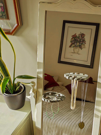 Mirror Leafs | 3D-gedruckte Spiegelablage | Schmuckhalter | Badezimmerorganisation | Multifunktionale Halterung | Nachhaltig & Modern - the-distinct.shop