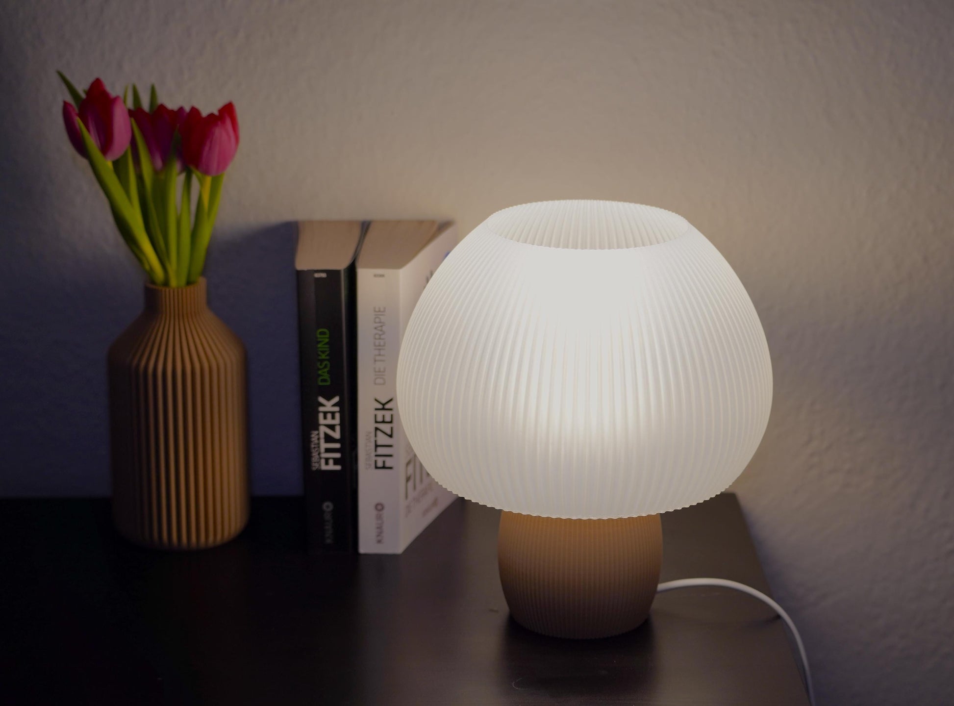 Tischlampe Fungo | Modernes Pilz-Design | Nachhaltige Beleuchtung | Minimalistische Nachttischlampe | Skandinavischer Stil | Stimmungslicht - the-distinct.shop