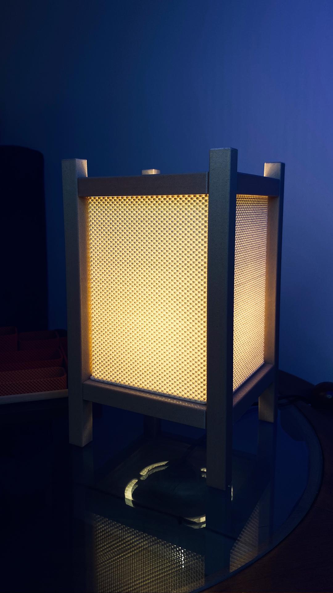 Riku Tischlampe – Japanisch inspiriertes Design mit LED | Nachhaltige PLA-Fertigung | Handgefertigt in Germany - the-distinct.shop