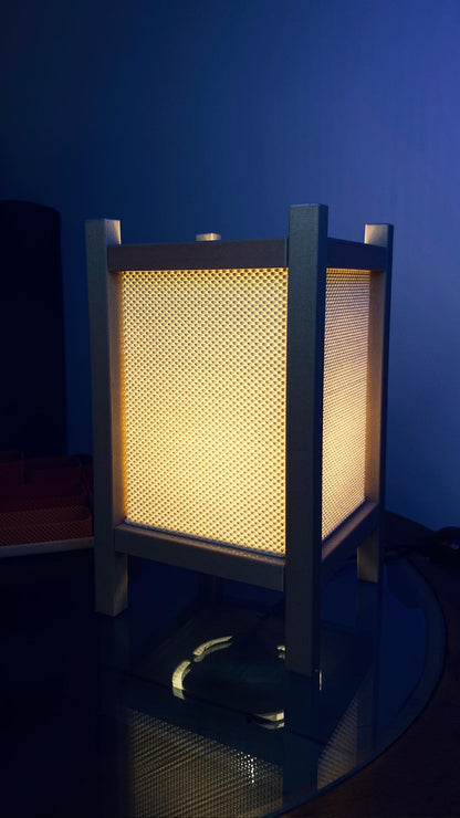 Riku Tischlampe – Japanisch inspiriertes Design mit LED | Nachhaltige PLA-Fertigung | Handgefertigt in Germany - the-distinct.shop