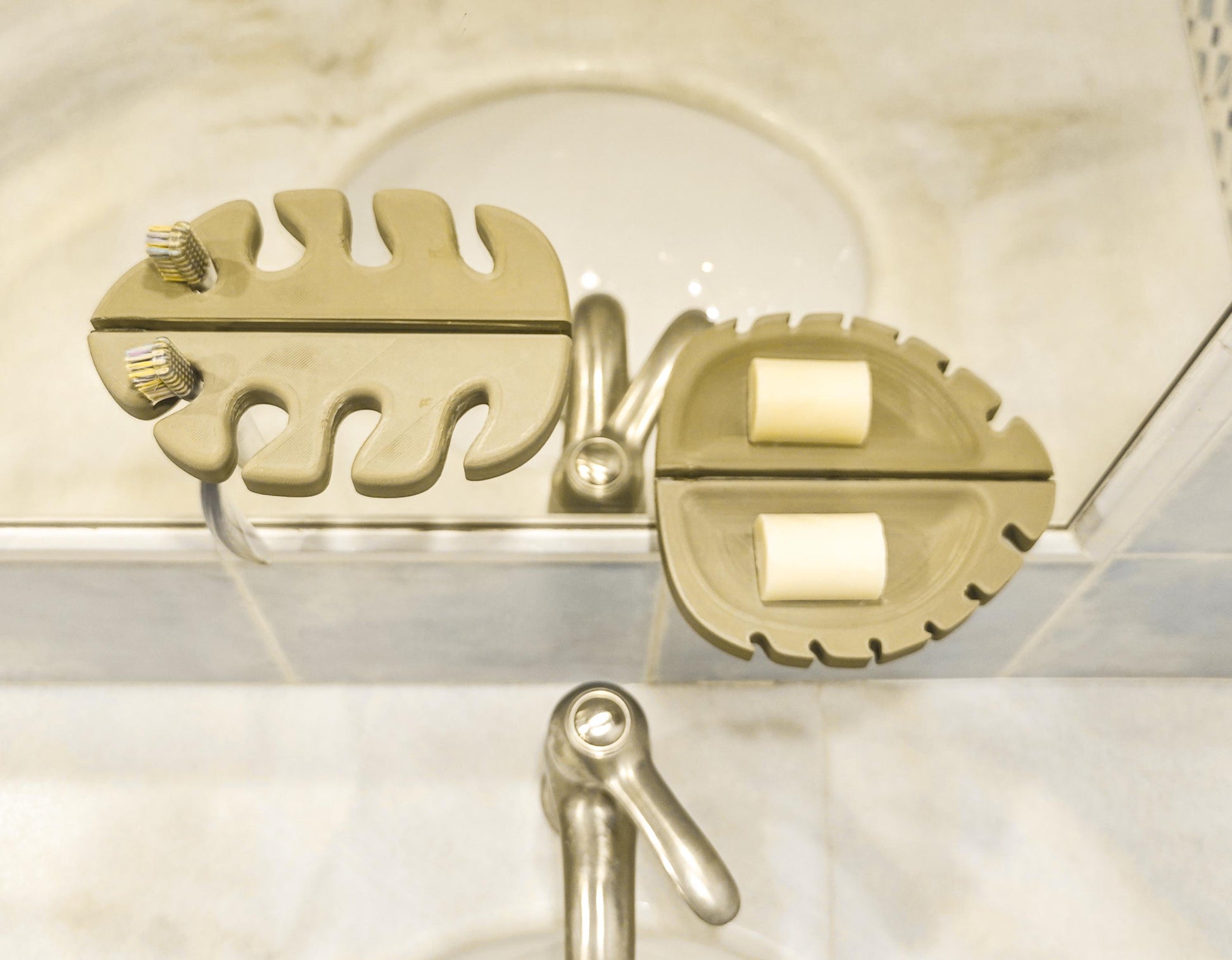 Mirror Leafs | 3D-gedruckte Spiegelablage | Schmuckhalter | Badezimmerorganisation | Multifunktionale Halterung | Nachhaltig & Modern - the-distinct.shop