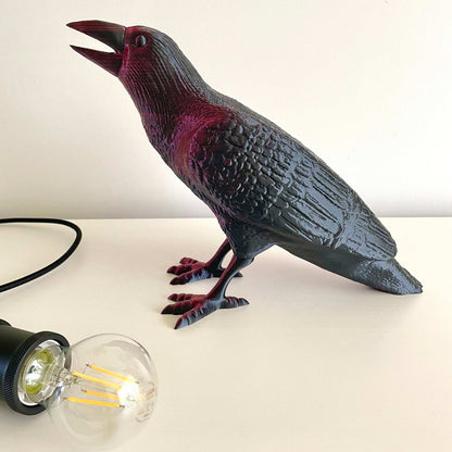 Rabe Lampenhalter | Mystische Krähe Deko | Einzigartige Tischlampe | Vogel Figur | 3D Druck Wohnaccessoire | Design Tischlampe | Mystisch - the-distinct.shop