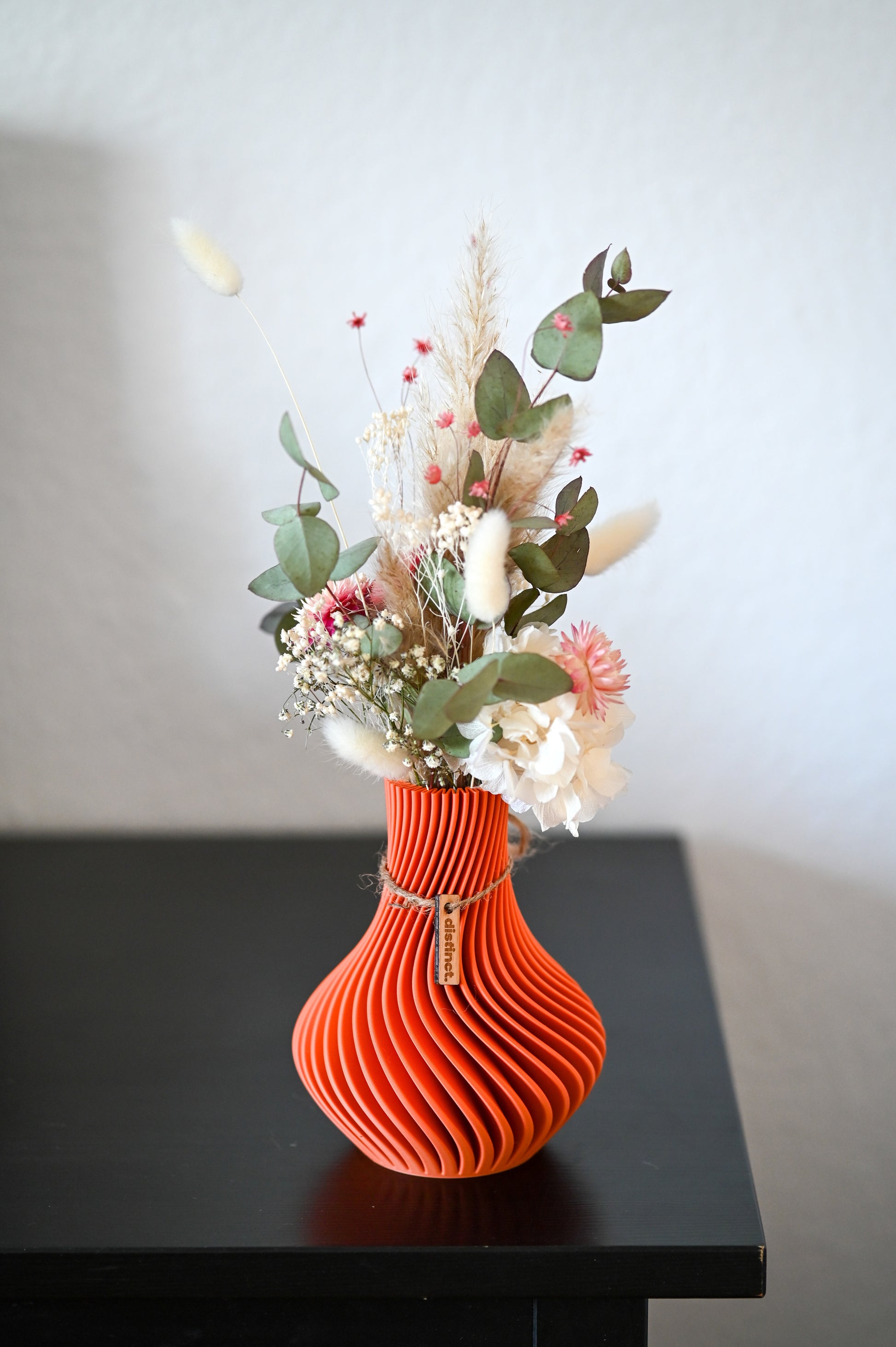 Vase Liva– Design-Vase mit gedrehten Linien | Wasserfest für Frisch- & Trockenblumen | Made in Germany - the-distinct.shop