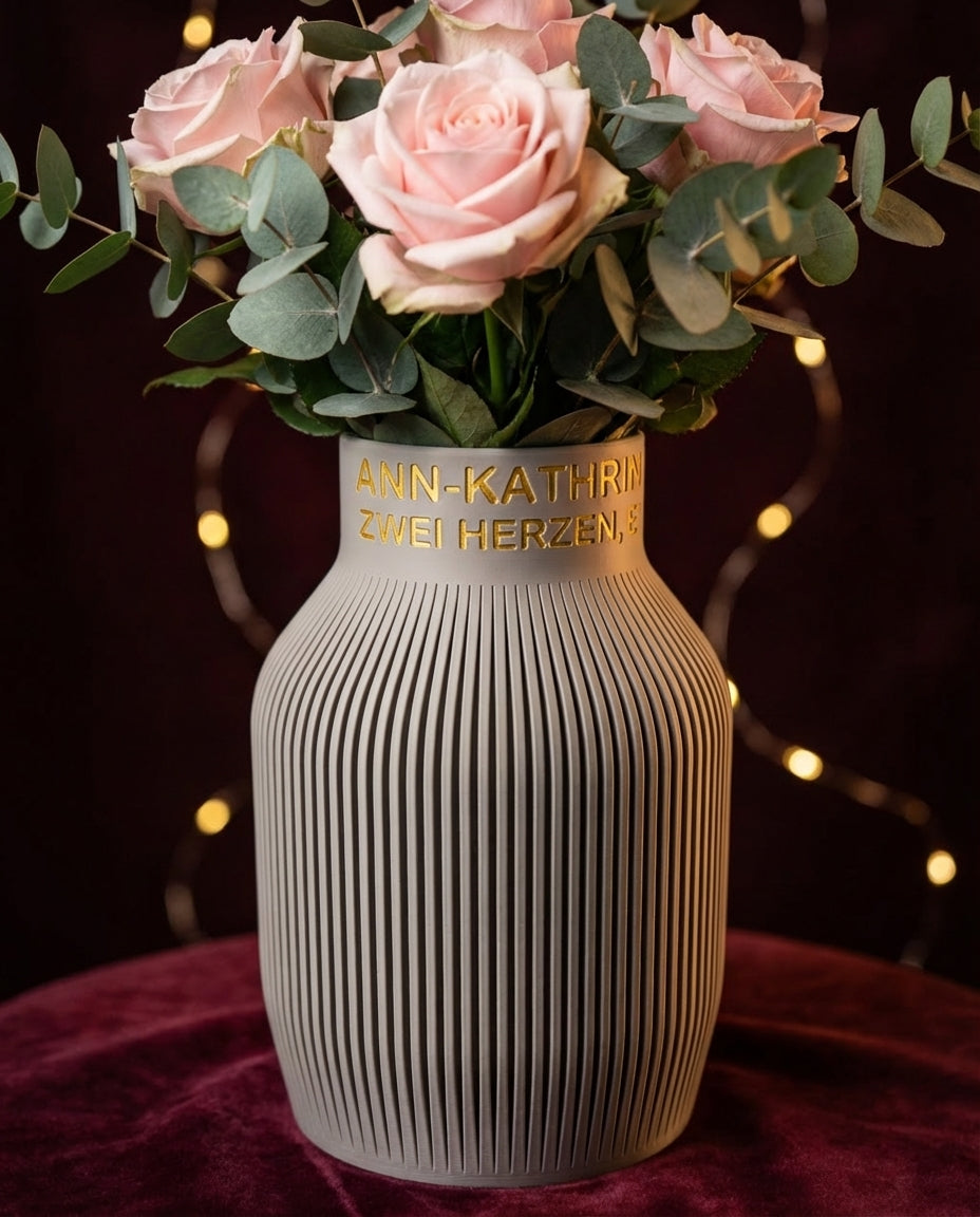 Personalized Vase Stria with pink roses
