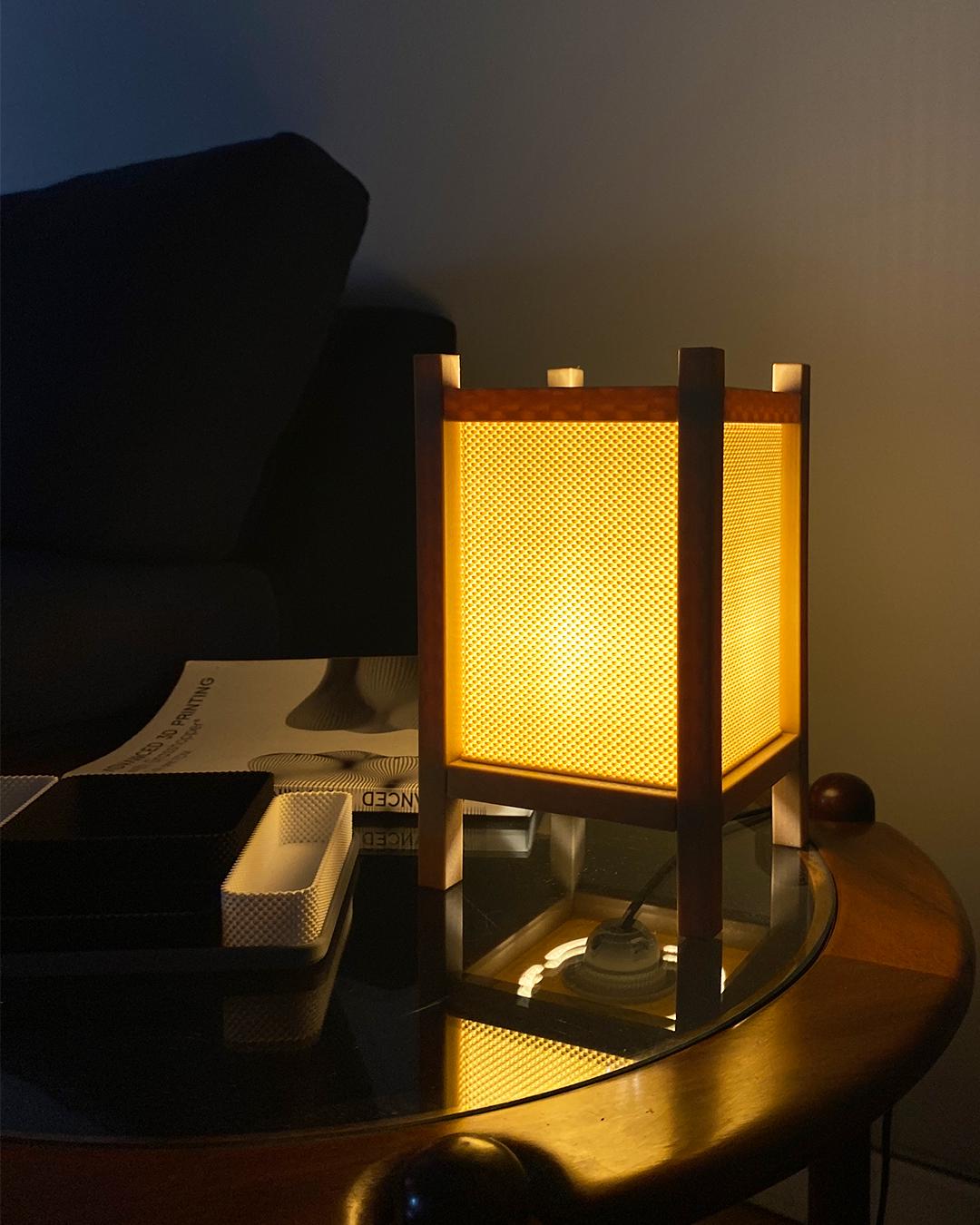 Riku Tischlampe – Japanisch inspiriertes Design mit LED | Nachhaltige PLA-Fertigung | Handgefertigt in Germany - the-distinct.shop